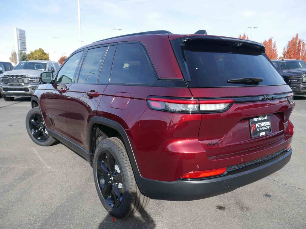 New 2025 Jeep Grand Cherokee Limited w/ Luxury Tech Group II image 17