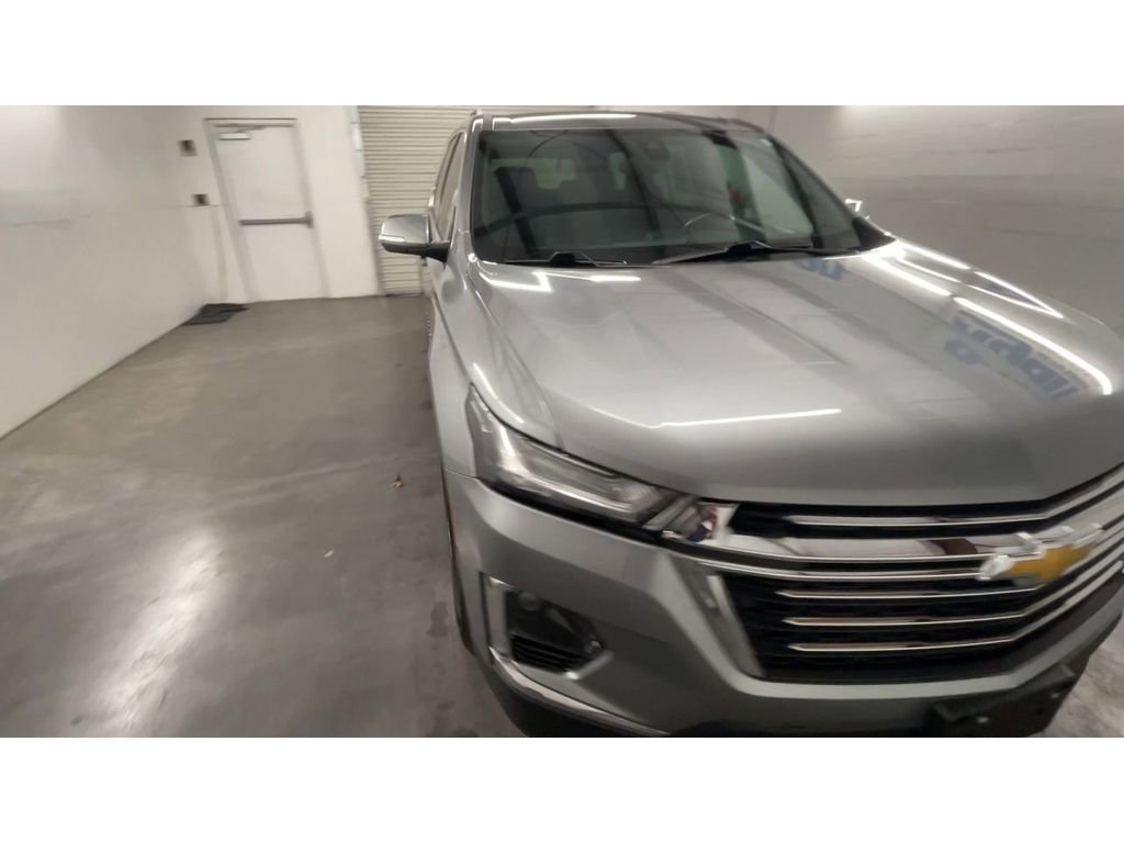Used 2023 Chevrolet Traverse LT image 3