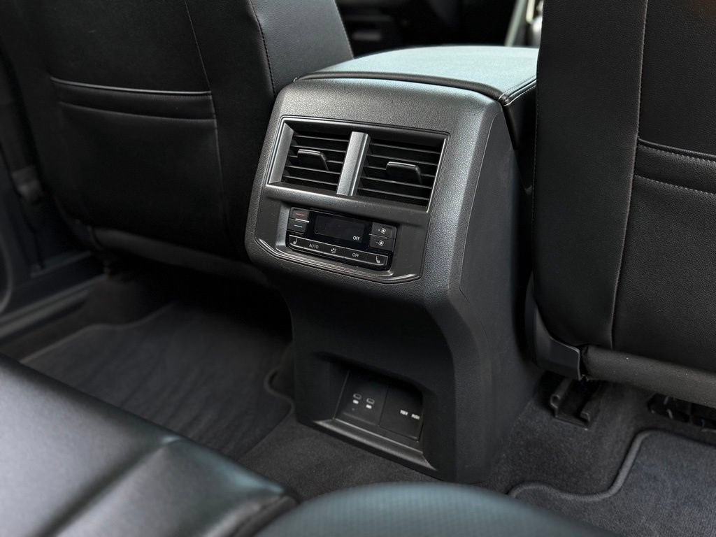 Used 2023 Volkswagen Atlas SEL R-Line AWD/4WD image 19
