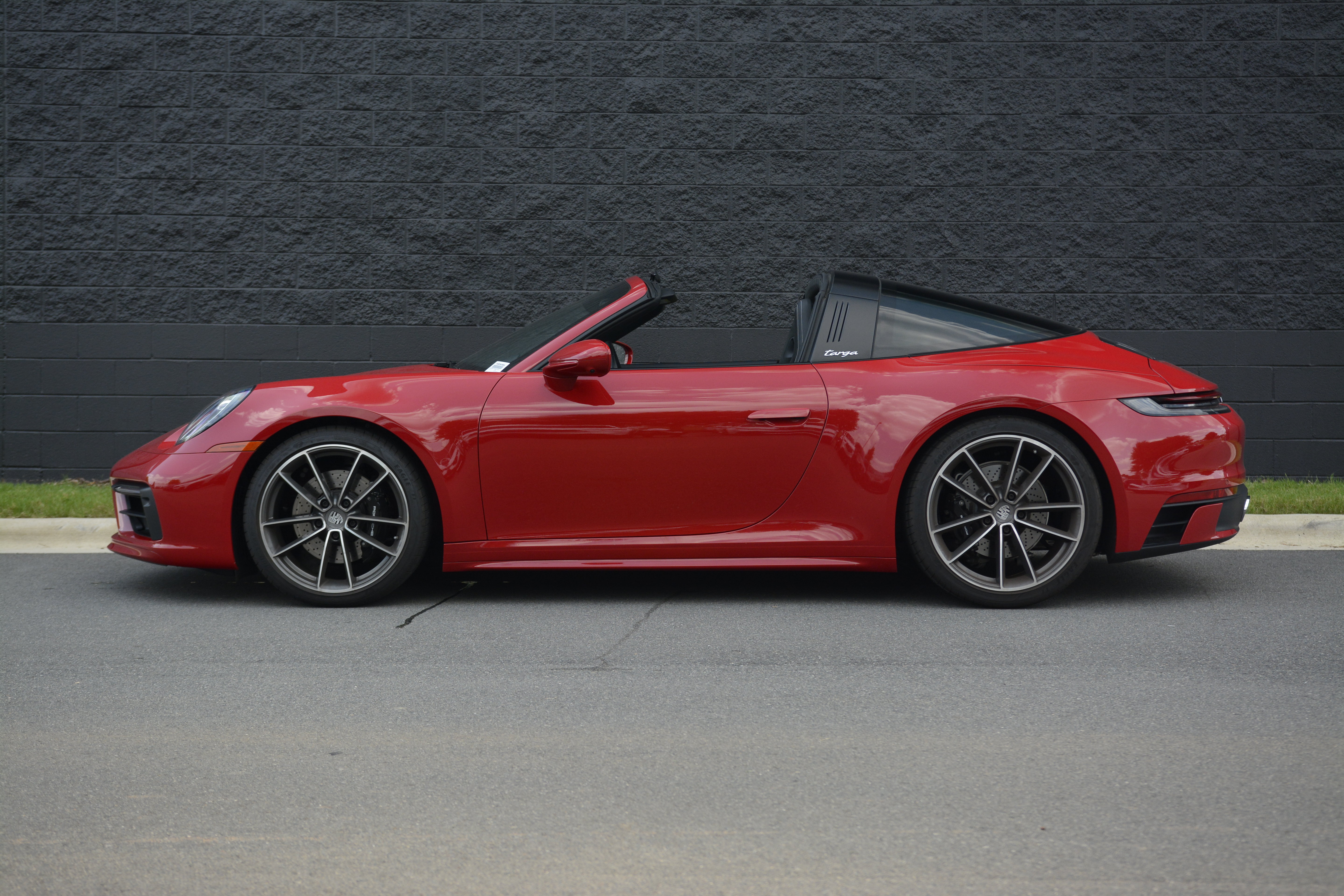 Certified 2022 Porsche 911 Targa 4S AWD/4WD image 2
