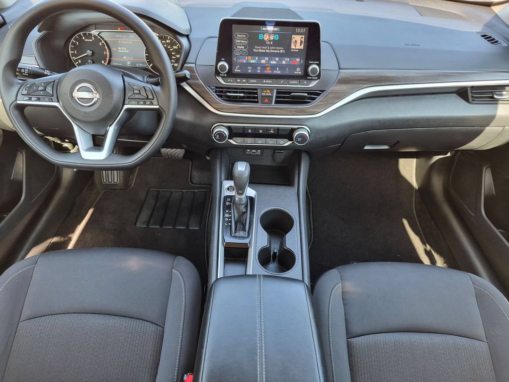 Used 2025 Nissan Altima 2.5 SV FWD image 25
