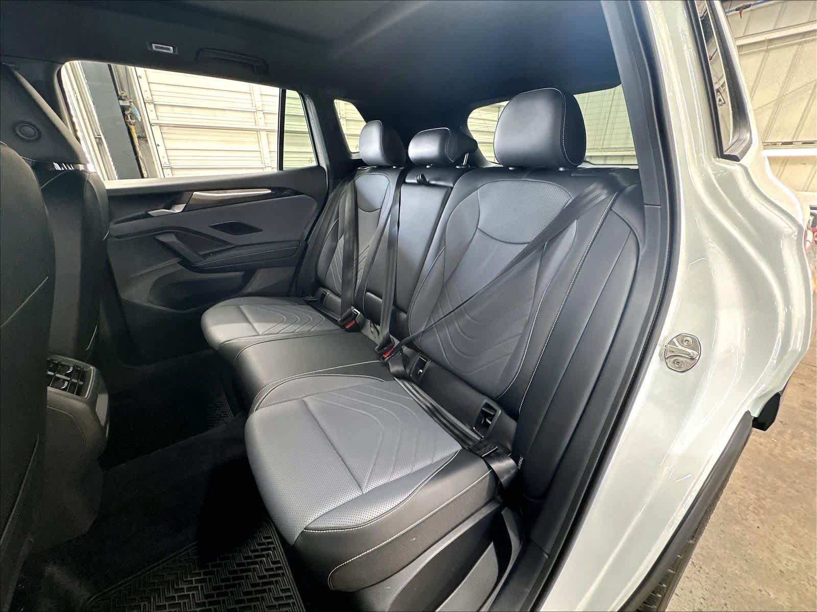 Certified 2026 Volkswagen Tiguan SE R-Line FWD image 24