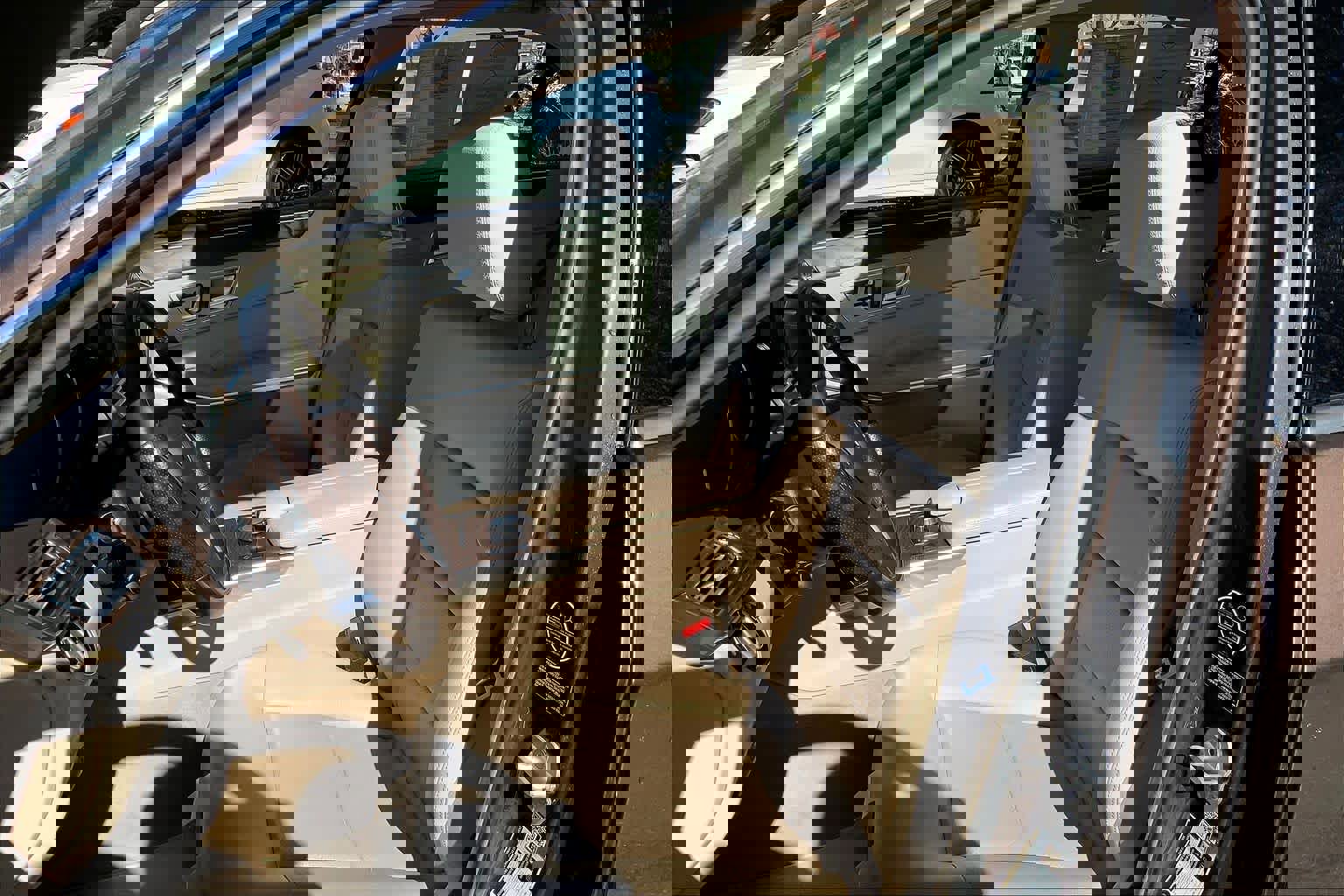 Used 2015 Mercedes-Benz E 350 4MATIC Sedan image 9