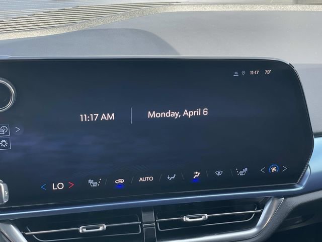 Used 2025 Chevrolet Equinox EV LT w/ Convenience Package image 11