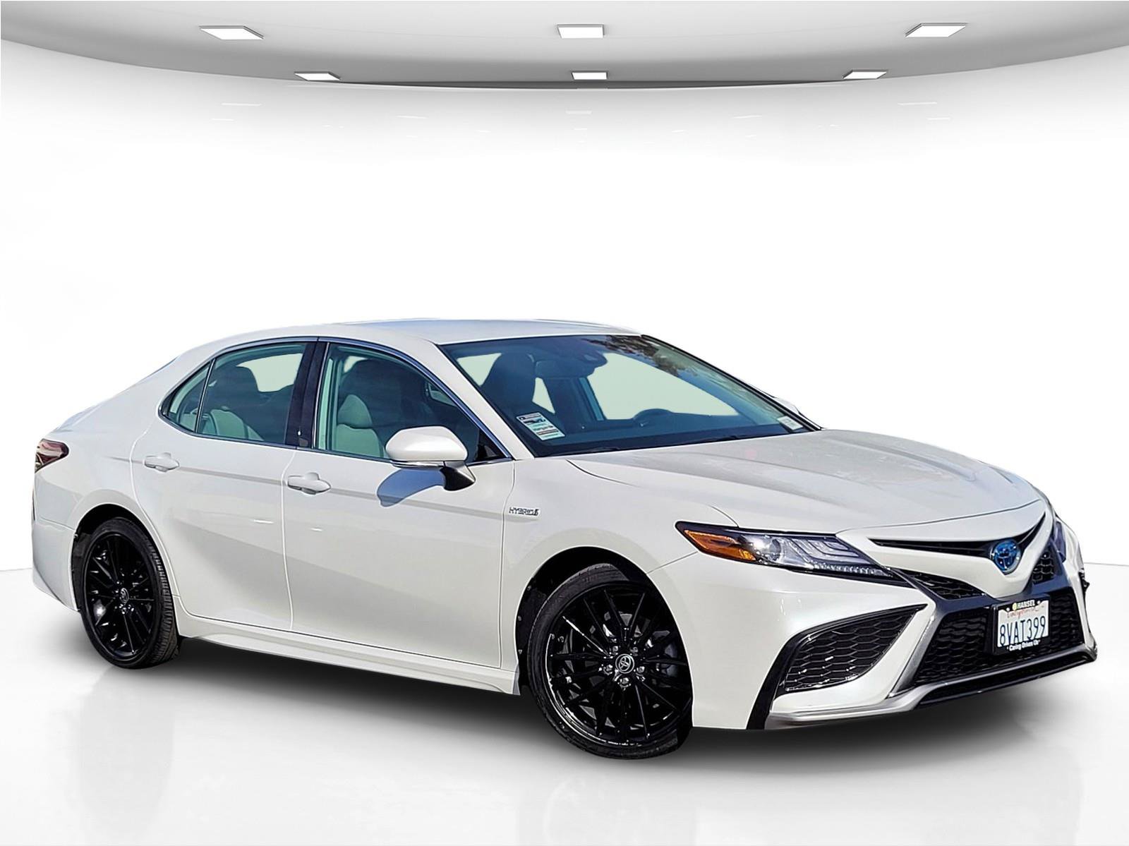 Used 2021 Toyota Camry XSE FWD image 2