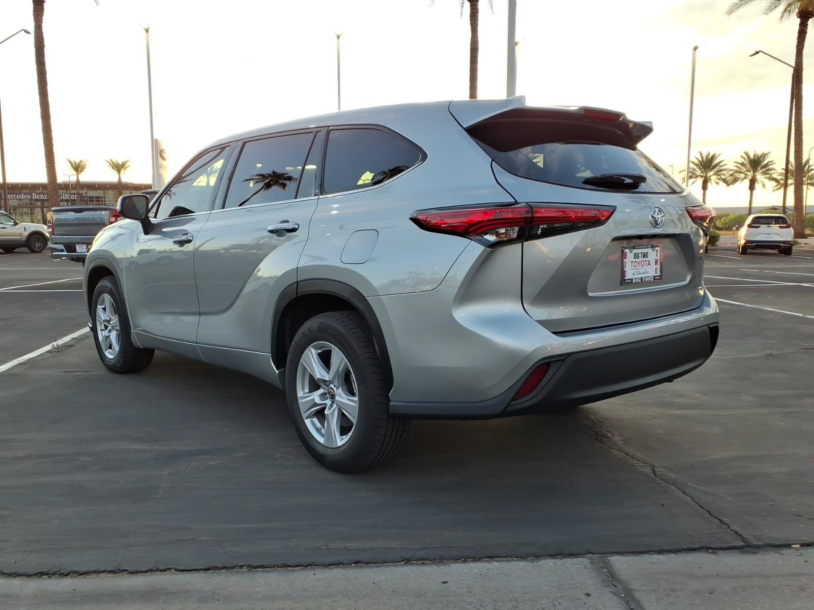 Certified 2020 Toyota Highlander L FWD image 6