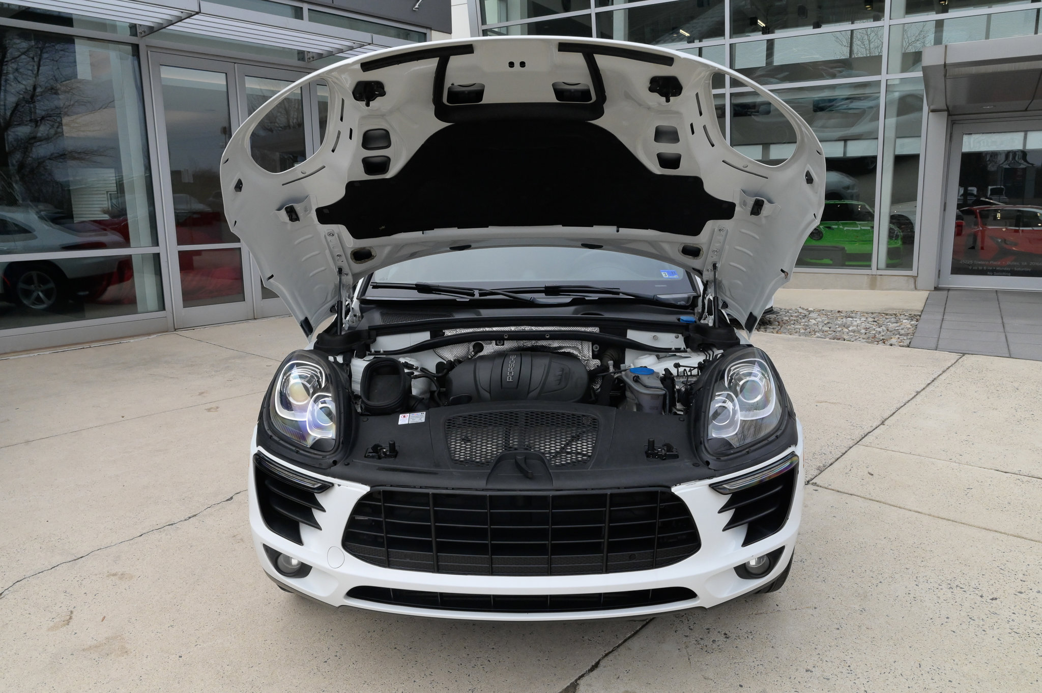 Used 2018 Porsche Macan AWD/4WD image 60