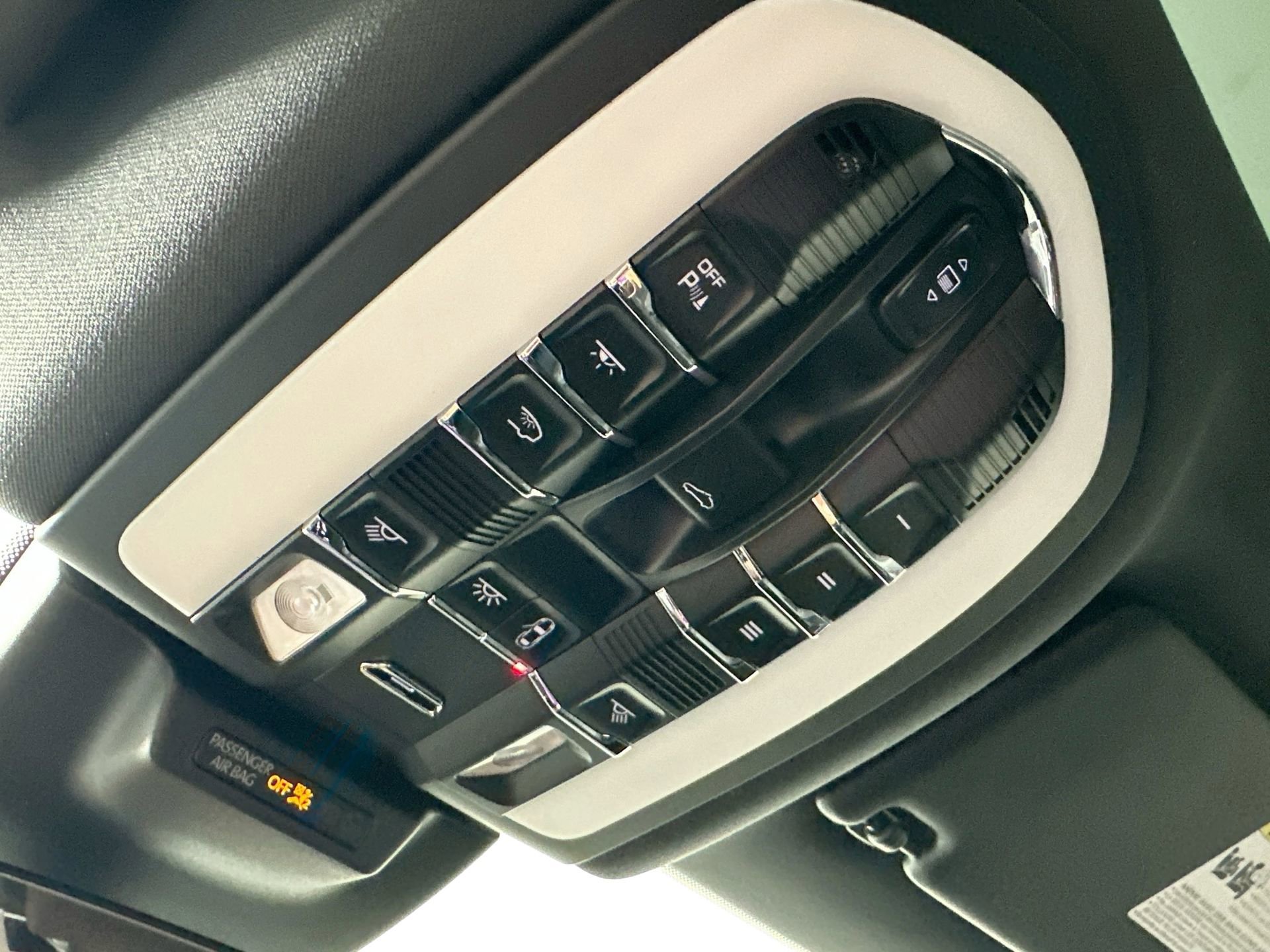 Certified 2026 Porsche Macan image 25