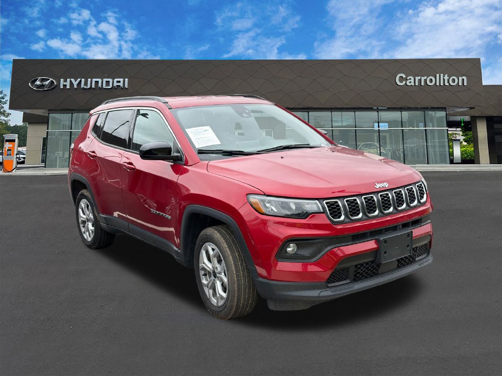 Used 2025 Jeep Compass Latitude AWD/4WD image 3