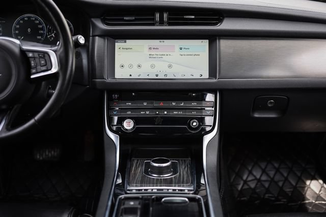 Used 2018 Jaguar XF S AWD/4WD image 29