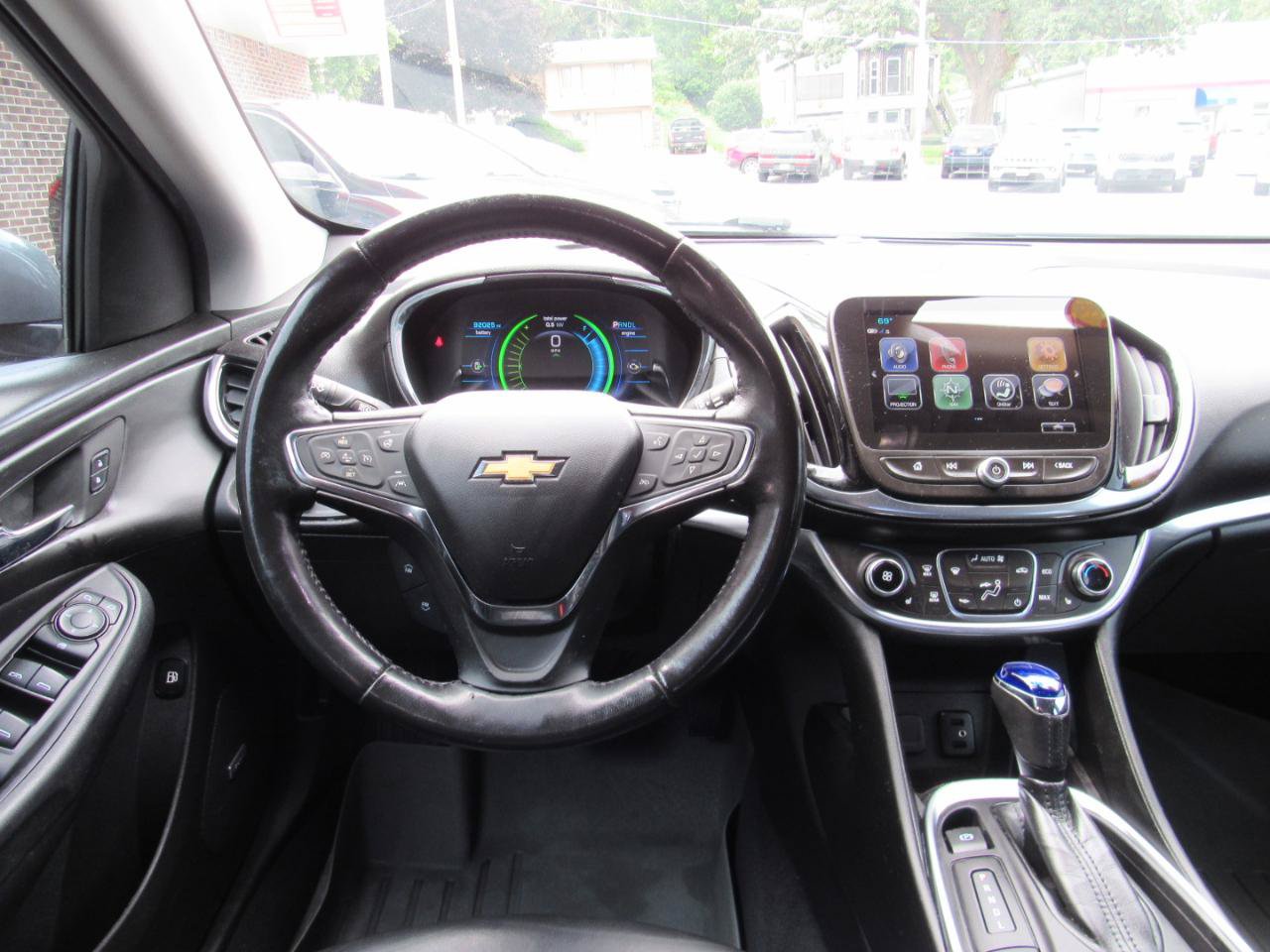 Used 2018 Chevrolet Volt Premier w/ Driver Confidence Package FWD image 5
