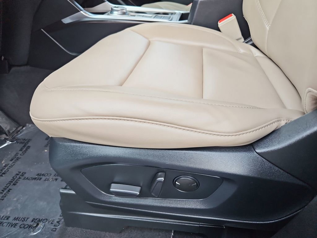 Used 2024 Ford Explorer XLT w/ Equipment Group 202A image 25