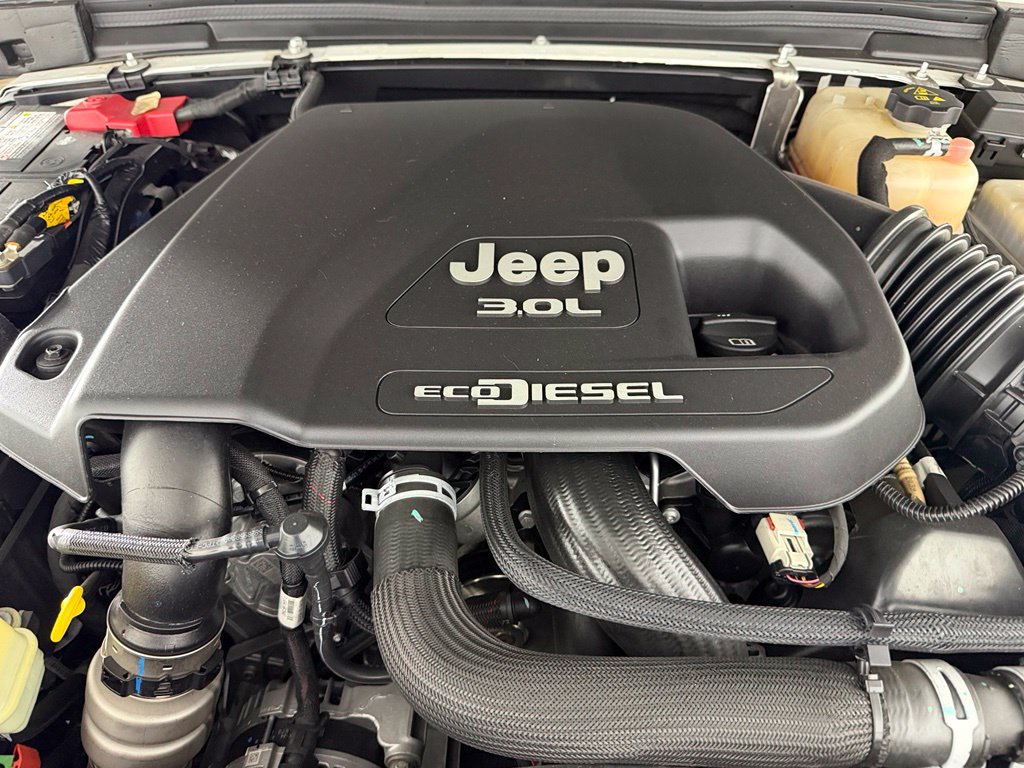 Used 2021 Jeep Wrangler Unlimited Sahara AWD/4WD image 38