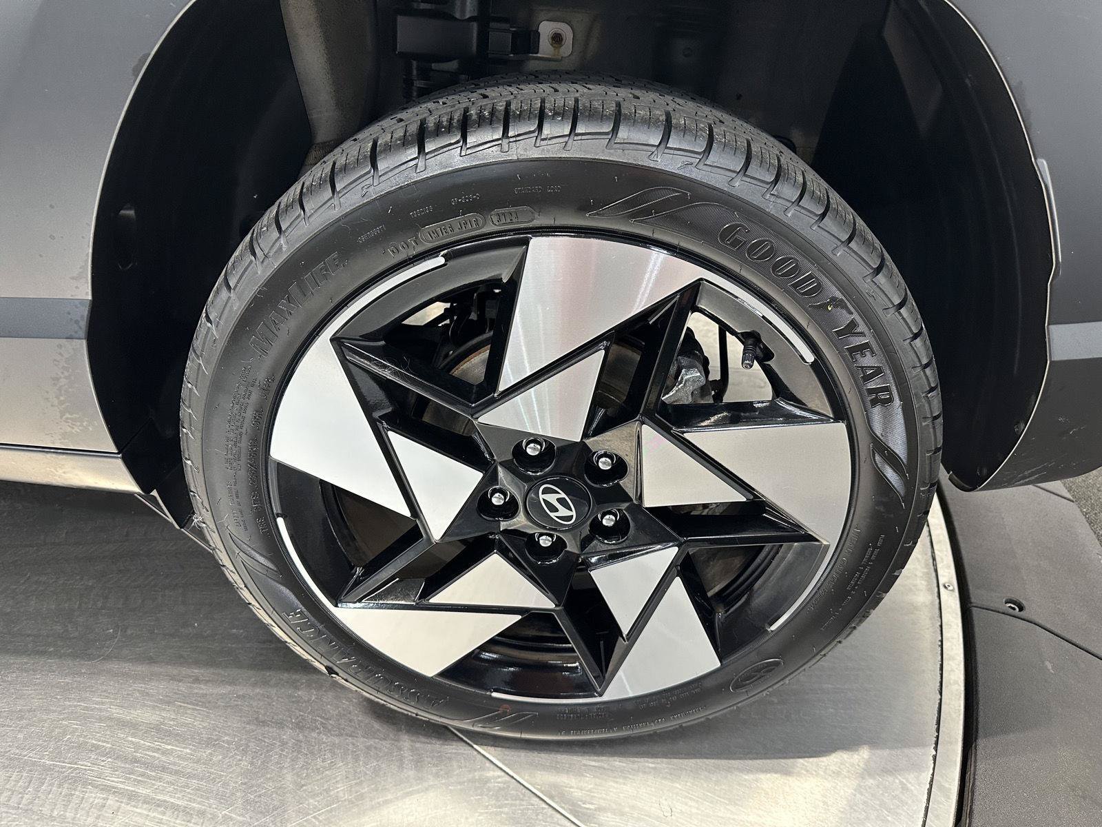 Certified 2024 Hyundai Kona Limited AWD/4WD image 10