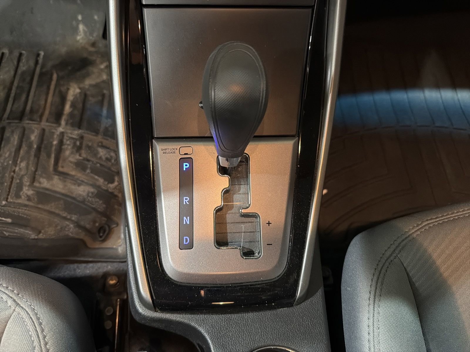 Used 2013 Hyundai Elantra GLS w/ Preferred Pkg image 16