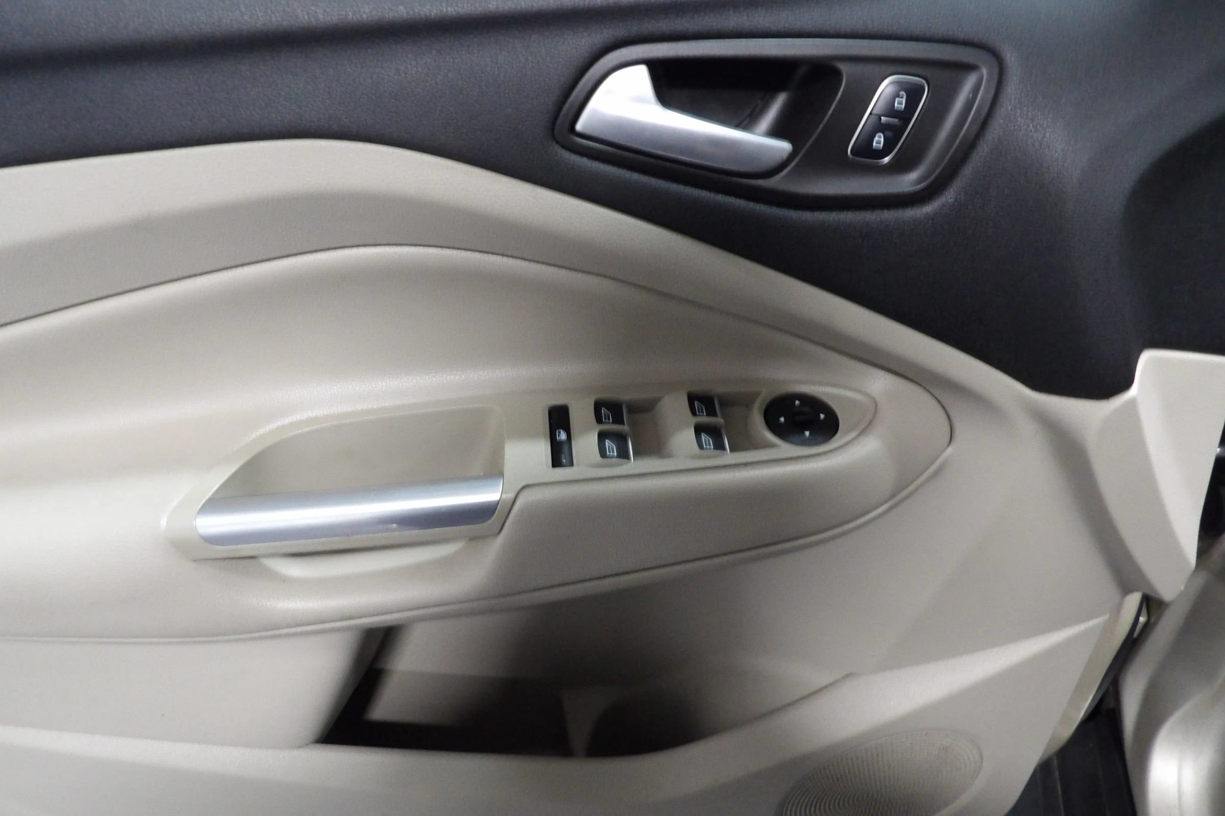 Used 2017 Ford C-MAX Energi SE FWD image 8