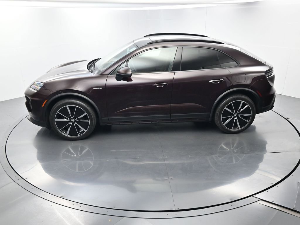 Certified 2025 Porsche Macan Electric image 34