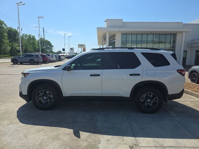 Used 2025 Honda Pilot TrailSport image 2