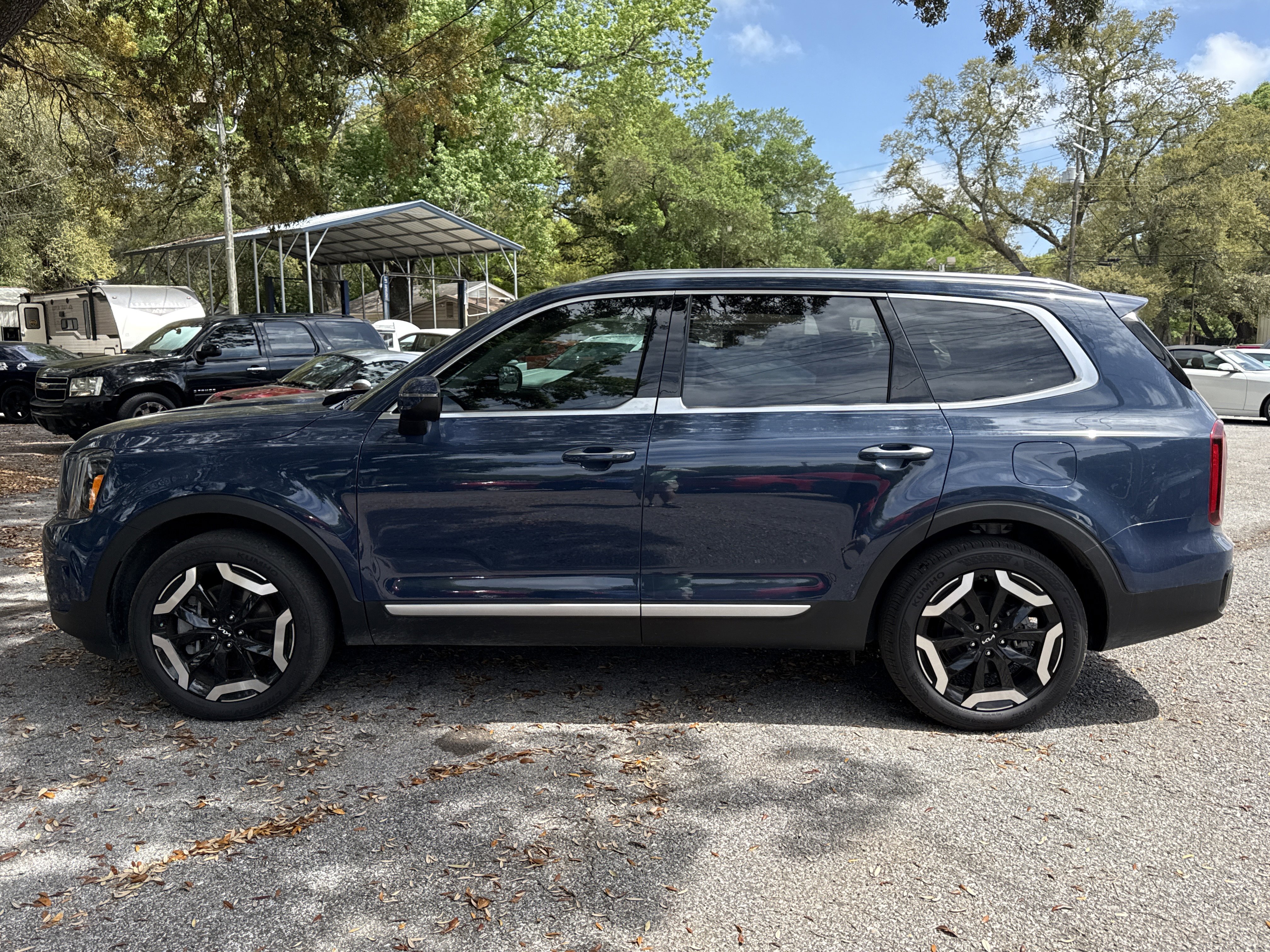 Used 2025 Kia Telluride S image 2