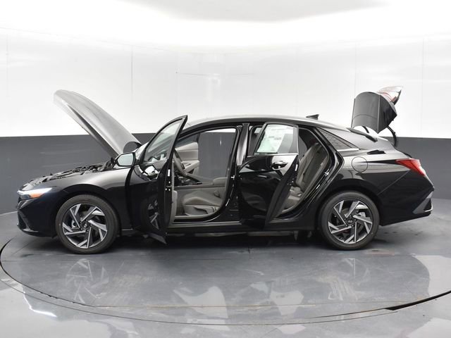 Used 2025 Hyundai Elantra SEL FWD image 56