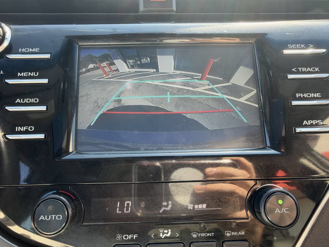 Used 2018 Toyota Camry SE w/ Moonroof Package FWD image 19