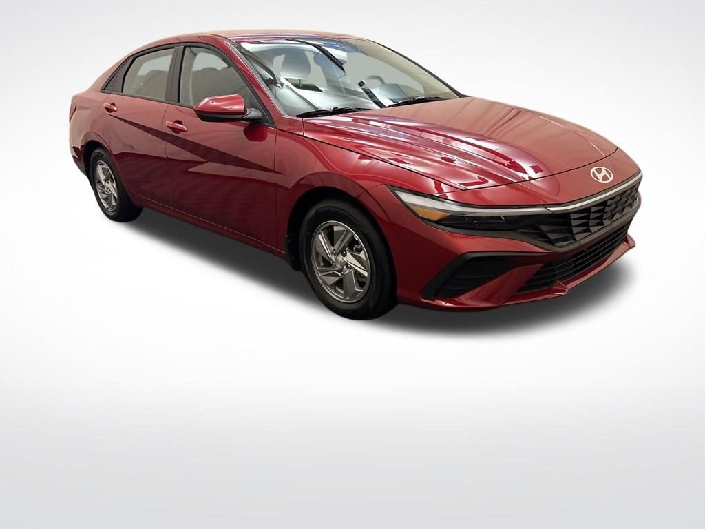 Certified 2026 Hyundai Elantra SE image 3