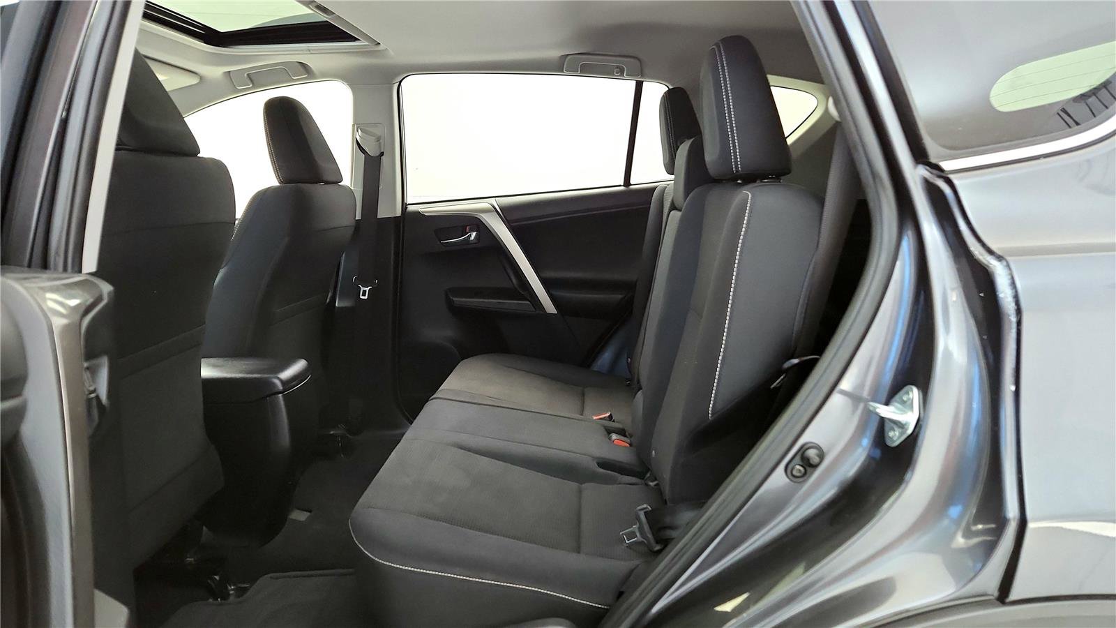 Used 2018 Toyota RAV4 XLE image 21