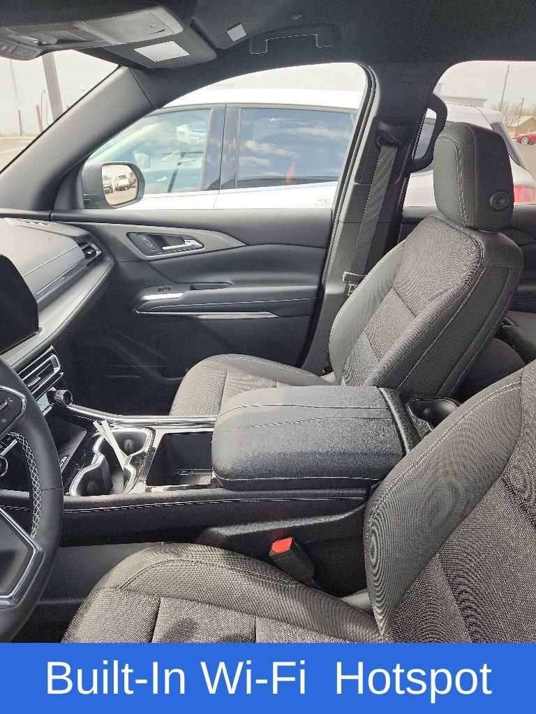 Used 2026 Chevrolet Traverse LT w/ Midnight/Sport Edition AWD/4WD image 9