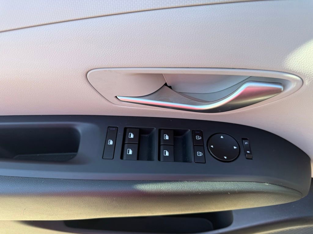 Certified 2026 Hyundai Tucson SE image 17