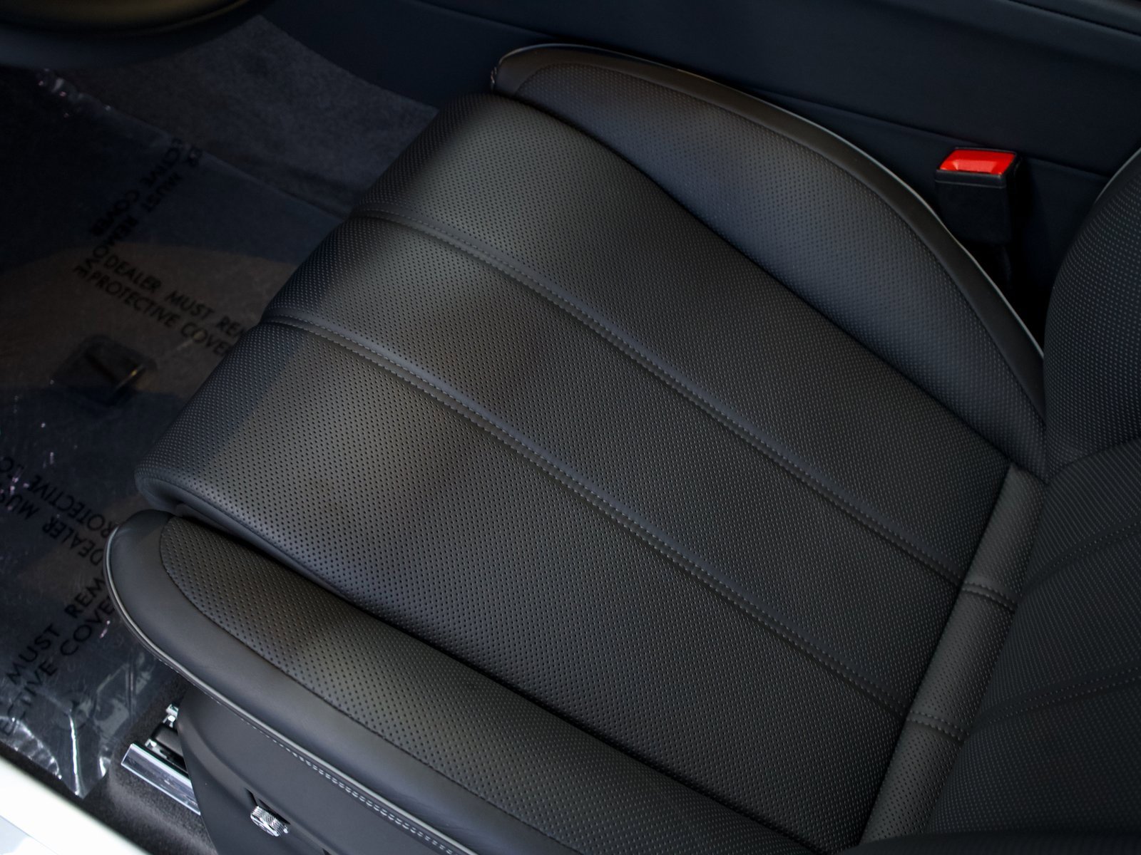 Used 2025 Bentley Bentayga image 19