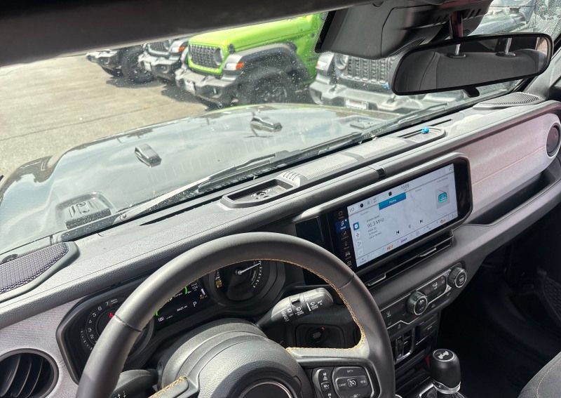 Used 2024 Jeep Wrangler Unlimited w/ Technology Group AWD/4WD image 18