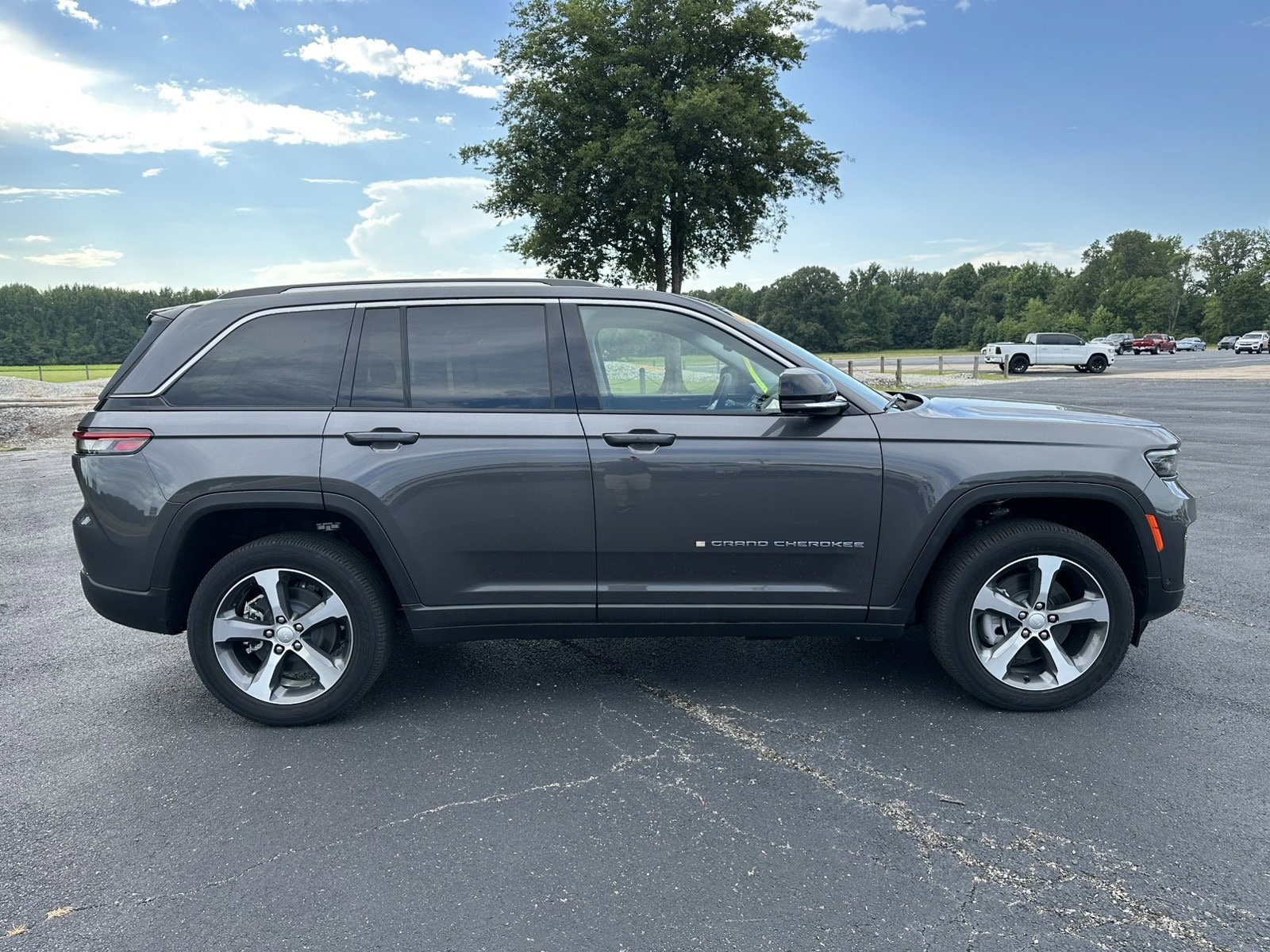 New 2022 Jeep Grand Cherokee Limited 4xe w/ Luxury Tech Group II image 5