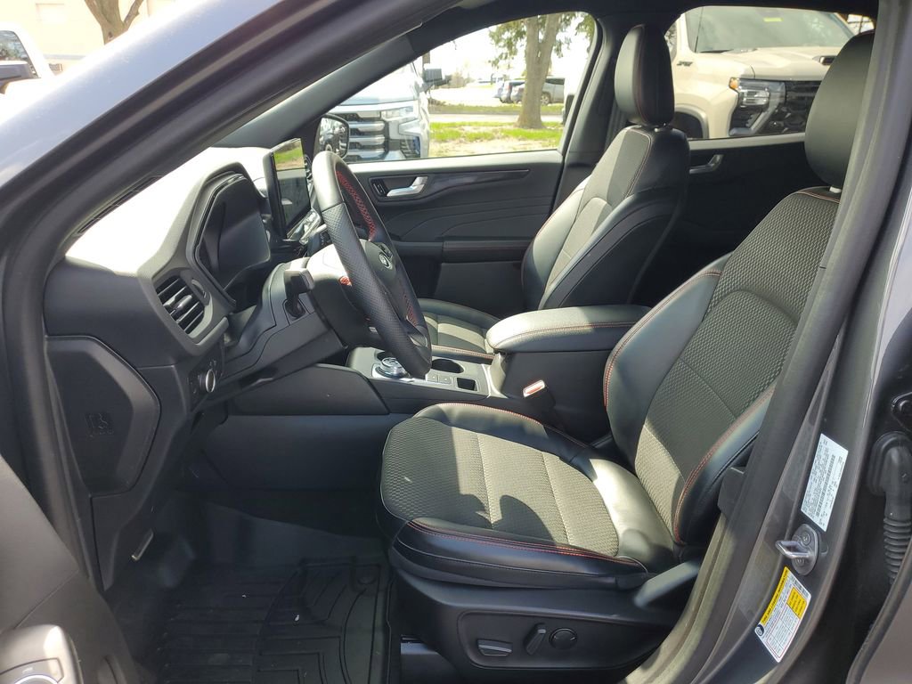 Used 2023 Ford Escape ST-Line w/ Tech Pack #1 image 5
