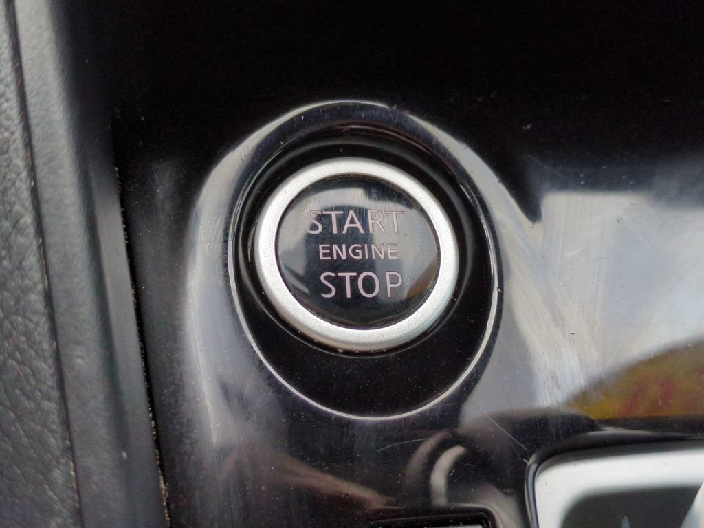 Certified 2020 Nissan Versa SV FWD image 25