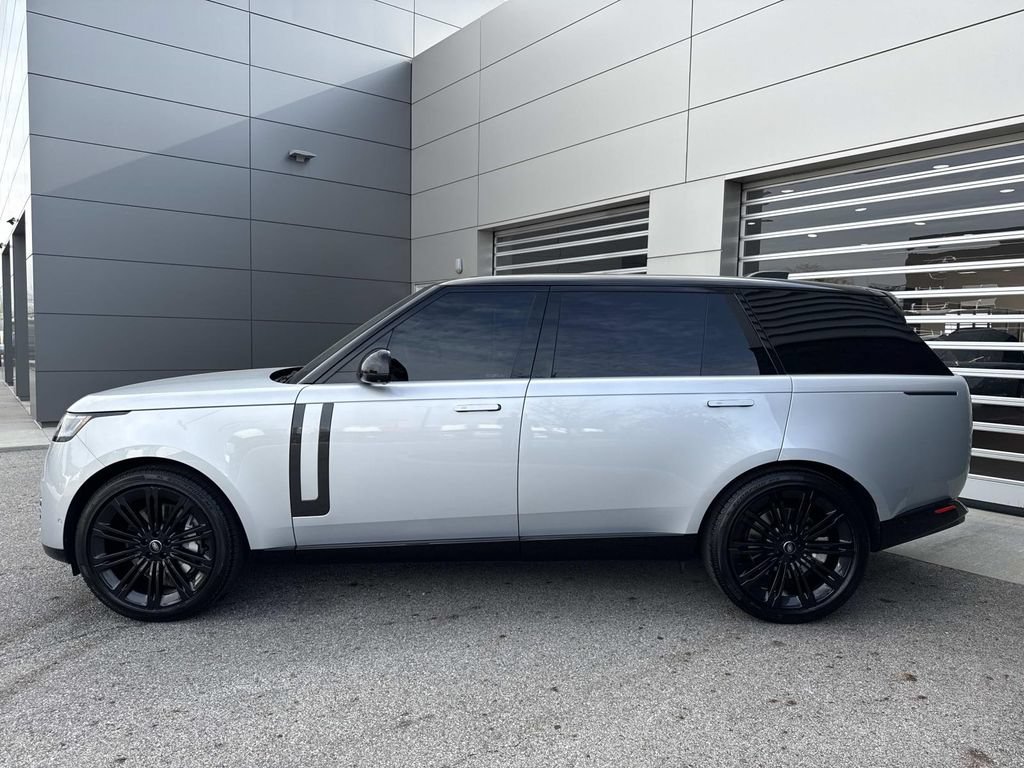 Certified 2025 Land Rover Range Rover Long Wheelbase SE AWD/4WD image 3