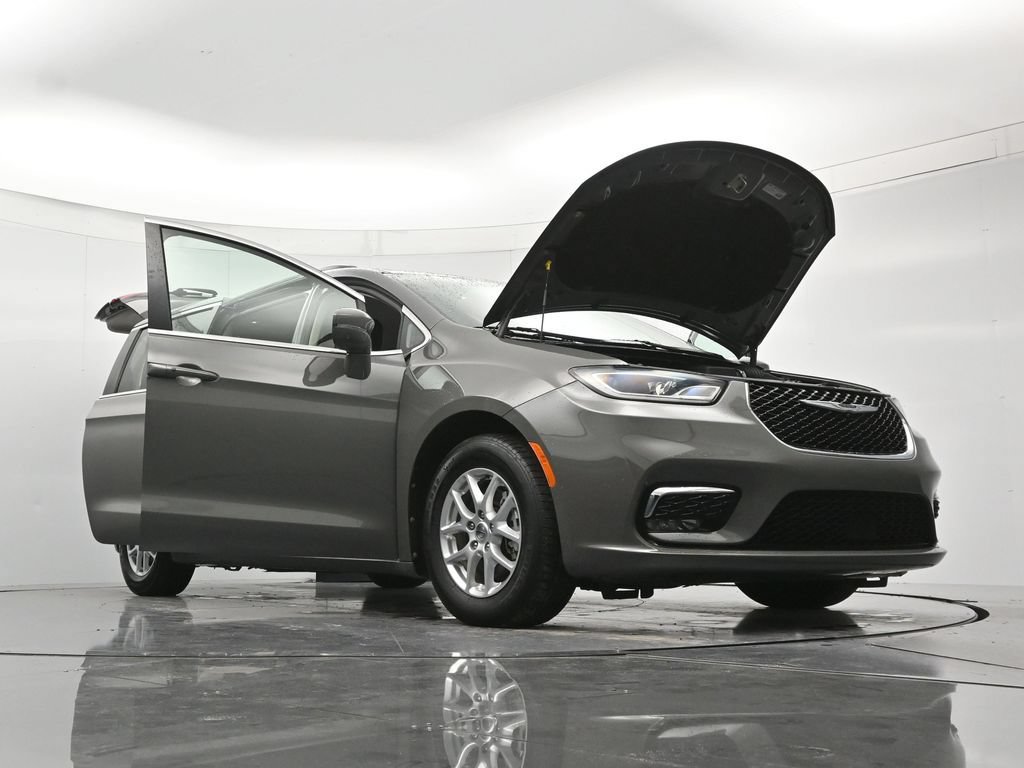 Used 2022 Chrysler Pacifica Touring-L FWD image 49