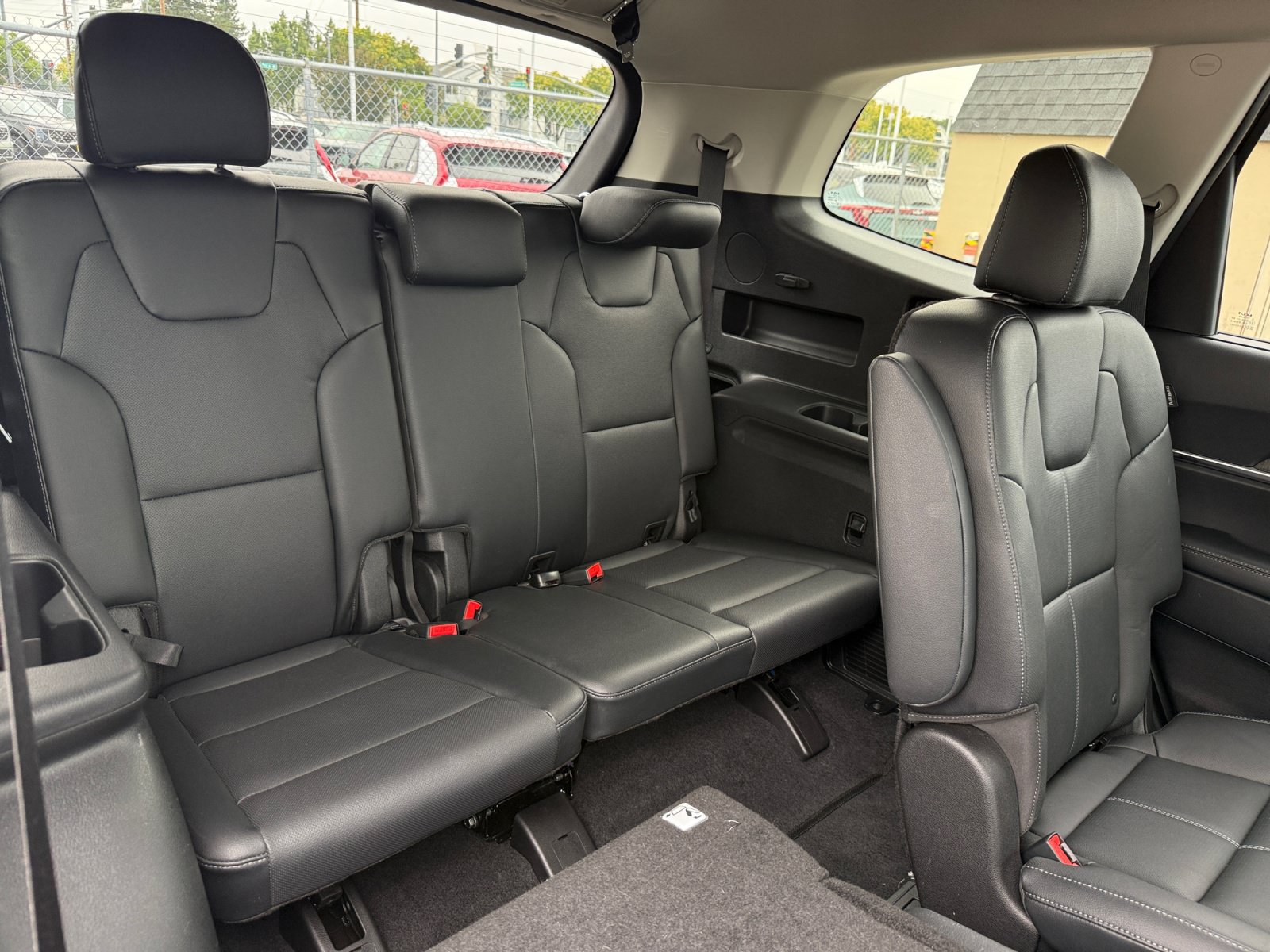 Certified 2025 Kia Telluride EX w/ EX Captain's Chair Package FWD image 21