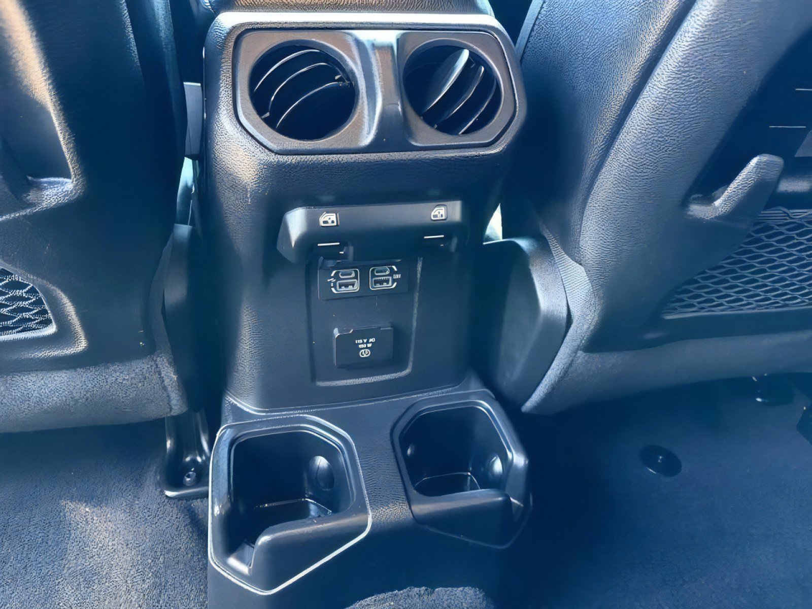 Used 2019 Jeep Wrangler Unlimited Rubicon AWD/4WD image 14