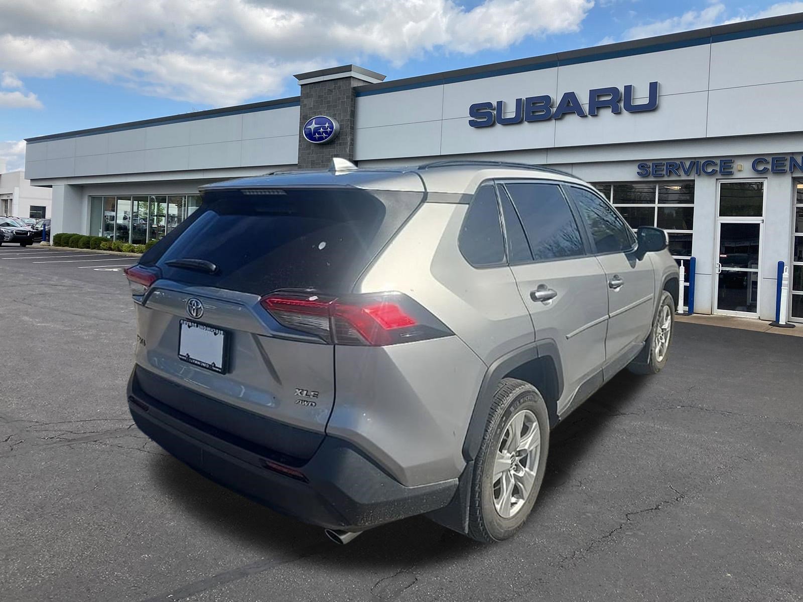 Used 2021 Toyota RAV4 XLE w/ Convenience Package image 3