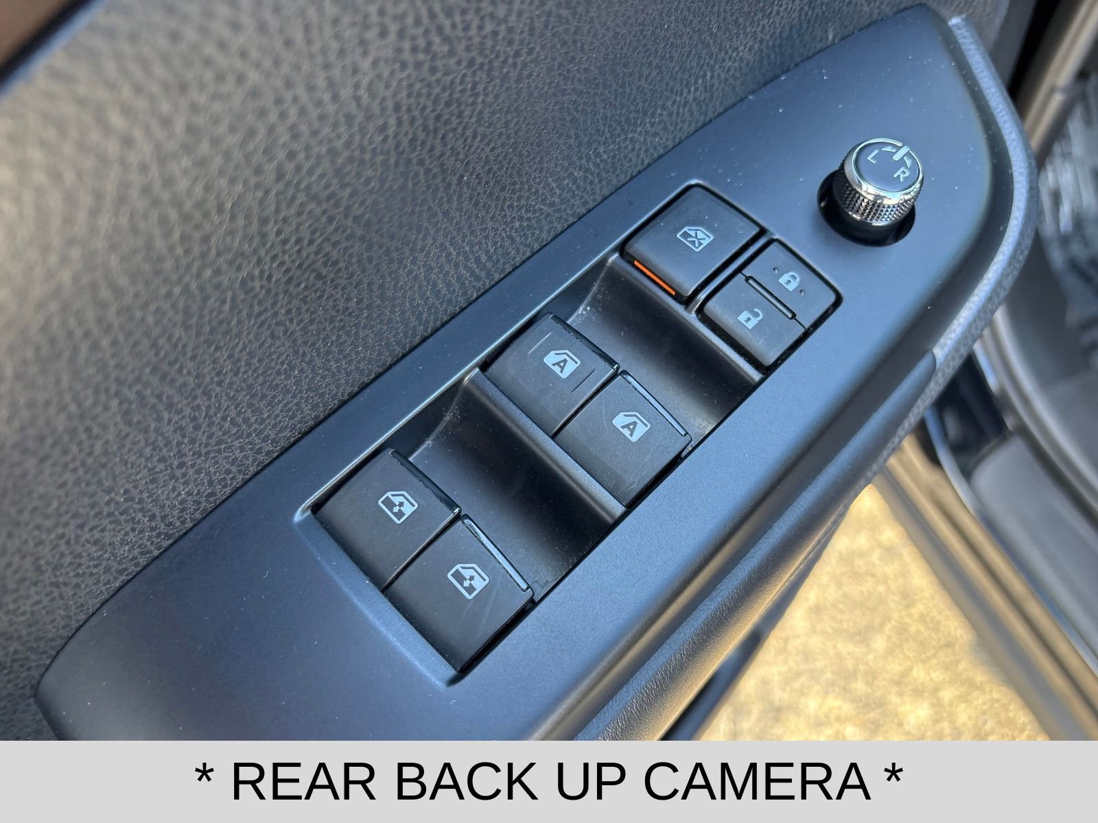 Used 2019 Toyota Highlander XLE w/ Carpet Mat Package (TMS) image 11