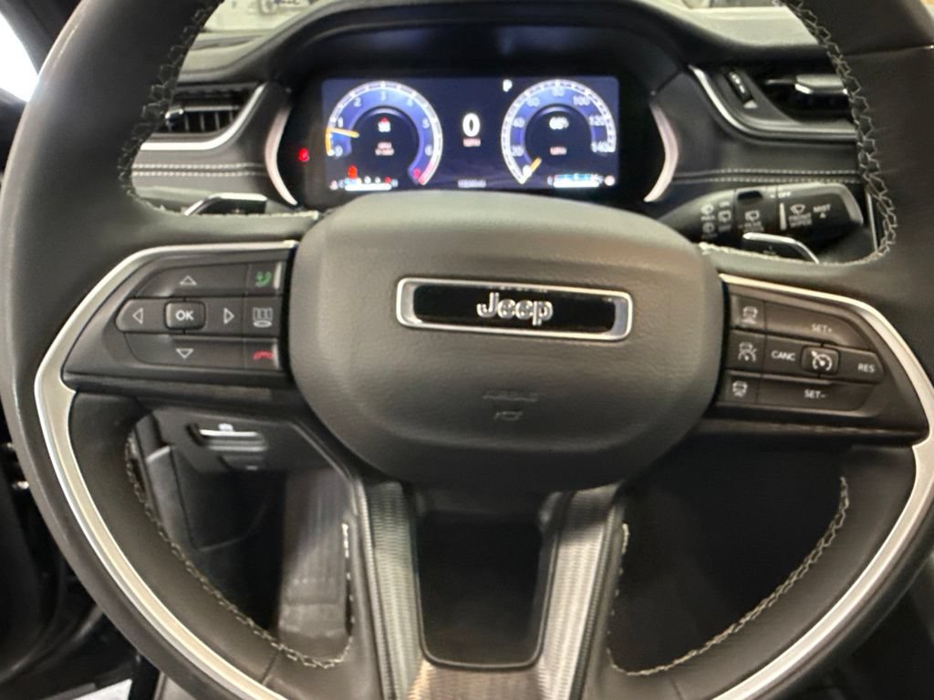 Used 2025 Jeep Grand Cherokee Laredo w/ Luxury Tech Group I AWD/4WD image 25