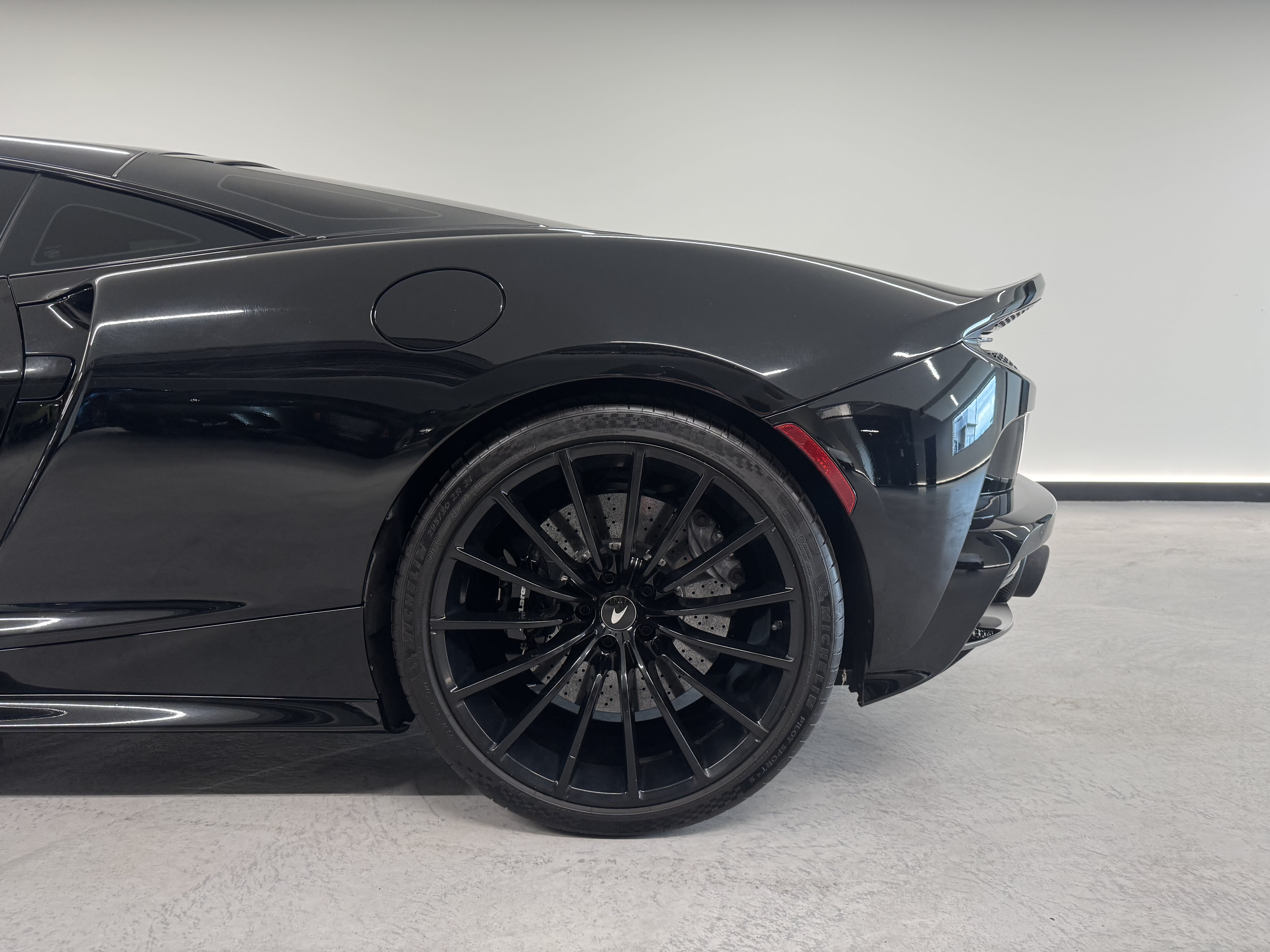 Used 2022 McLaren GT RWD image 8