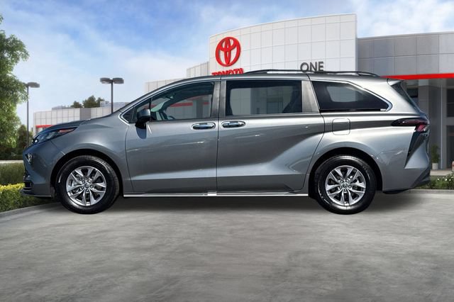 Certified 2026 Toyota Sienna XLE FWD image 9