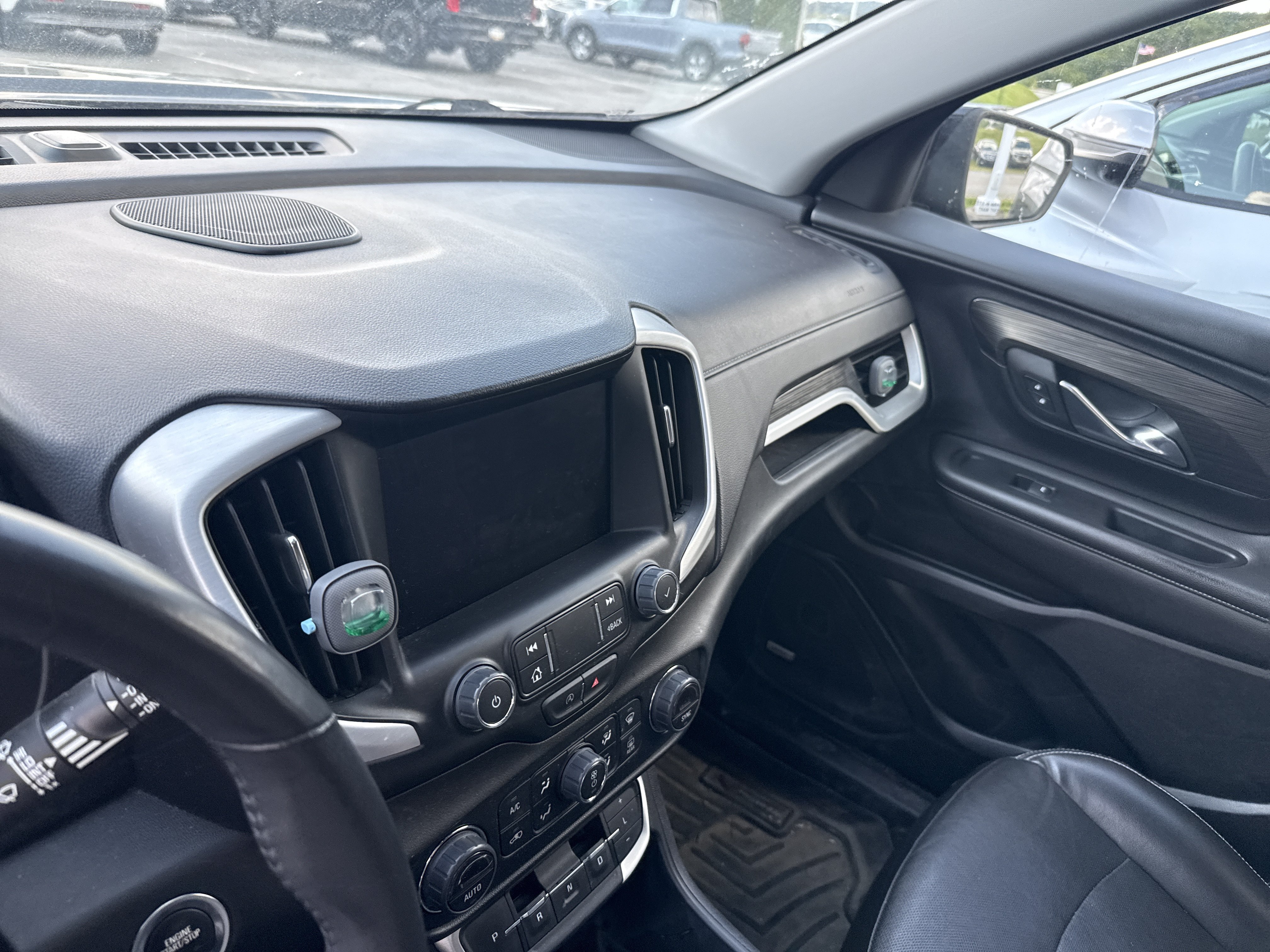 Used 2022 GMC Terrain SLT w/ Infotainment Package II AWD/4WD image 10