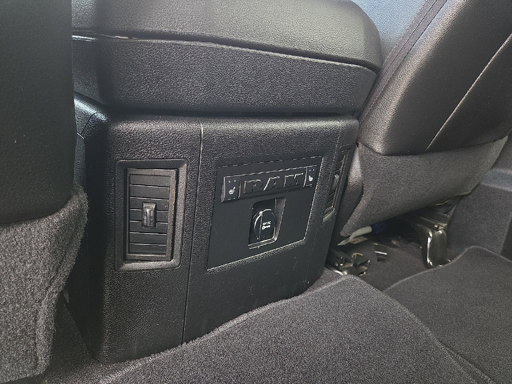 Used 2014 RAM 2500 Laramie w/ Black Appearance Group AWD/4WD image 12