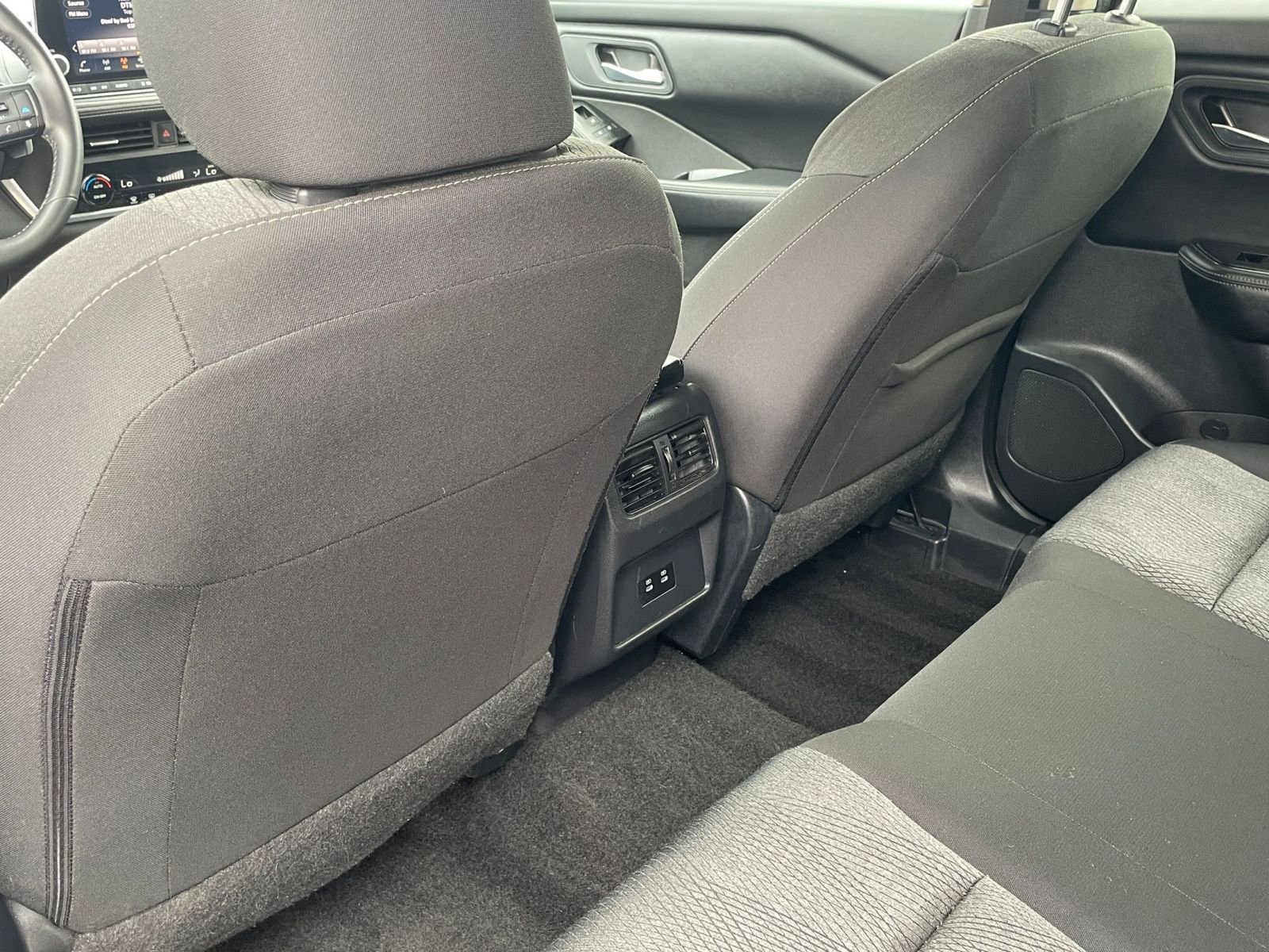 Used 2025 Nissan Rogue SV image 24