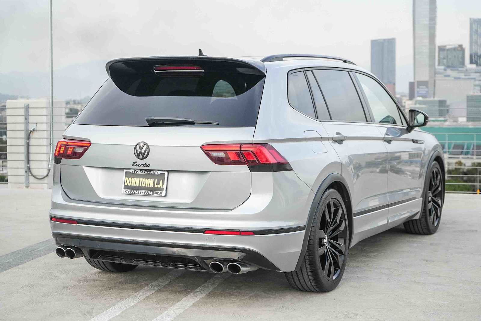 Used 2020 Volkswagen Tiguan SE R-Line image 6