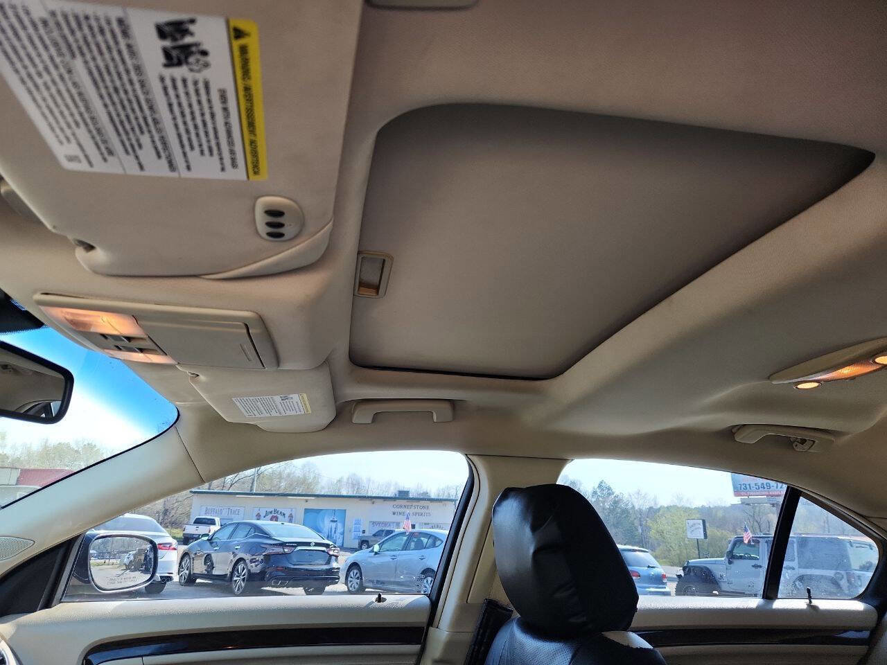 Used 2014 Ford Taurus Limited w/ Equipment Group 301A FWD image 17
