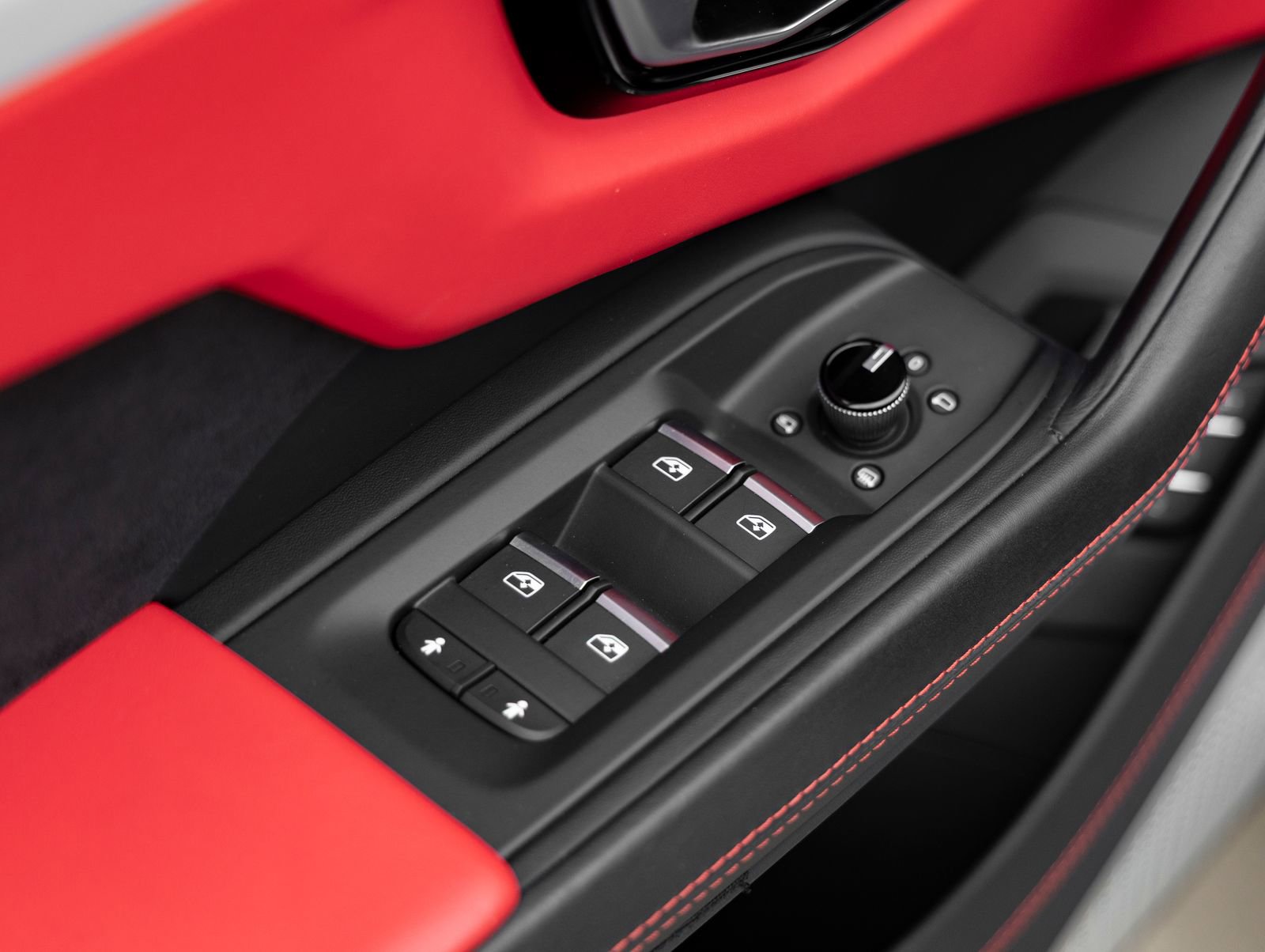 Used 2020 Lamborghini Urus image 18