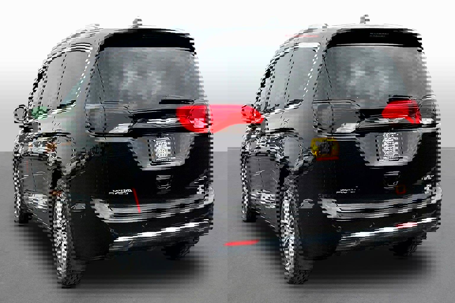 Used 2019 Chrysler Pacifica Limited w/ Advanced Safetytec Group image 8